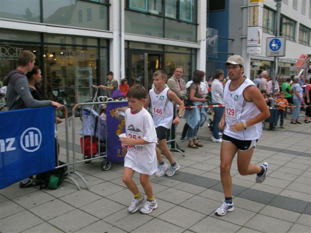 ../Images/BenefizlaufMerseburg2010 (57).jpg